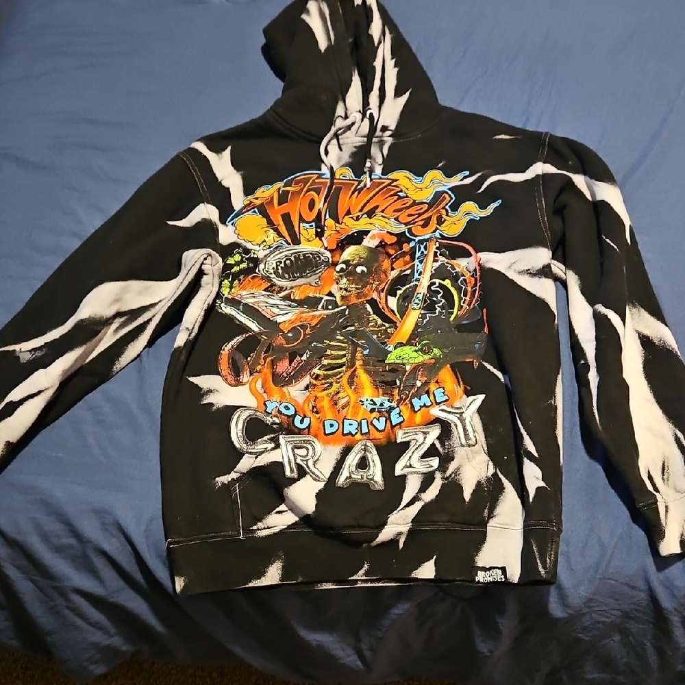 Dynamic Black and White Graphic Hoodie Sweatshirt